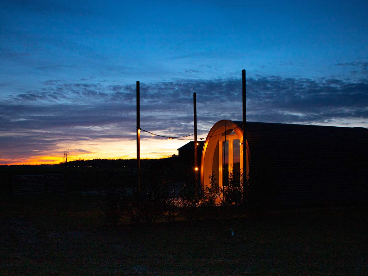 Zonsondergang natuurhuisje voedselbos Kattenbergsebroek